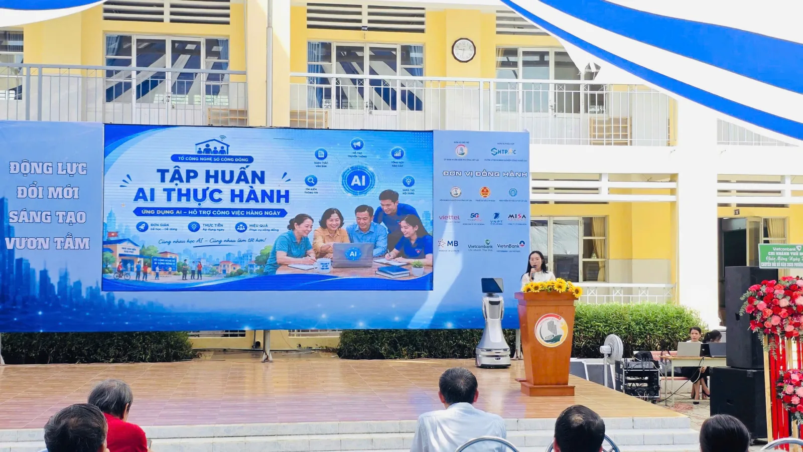 Toàn cảnh buổi tập huấn AI thực hành tại Phường Cát Lái, TP. HCM