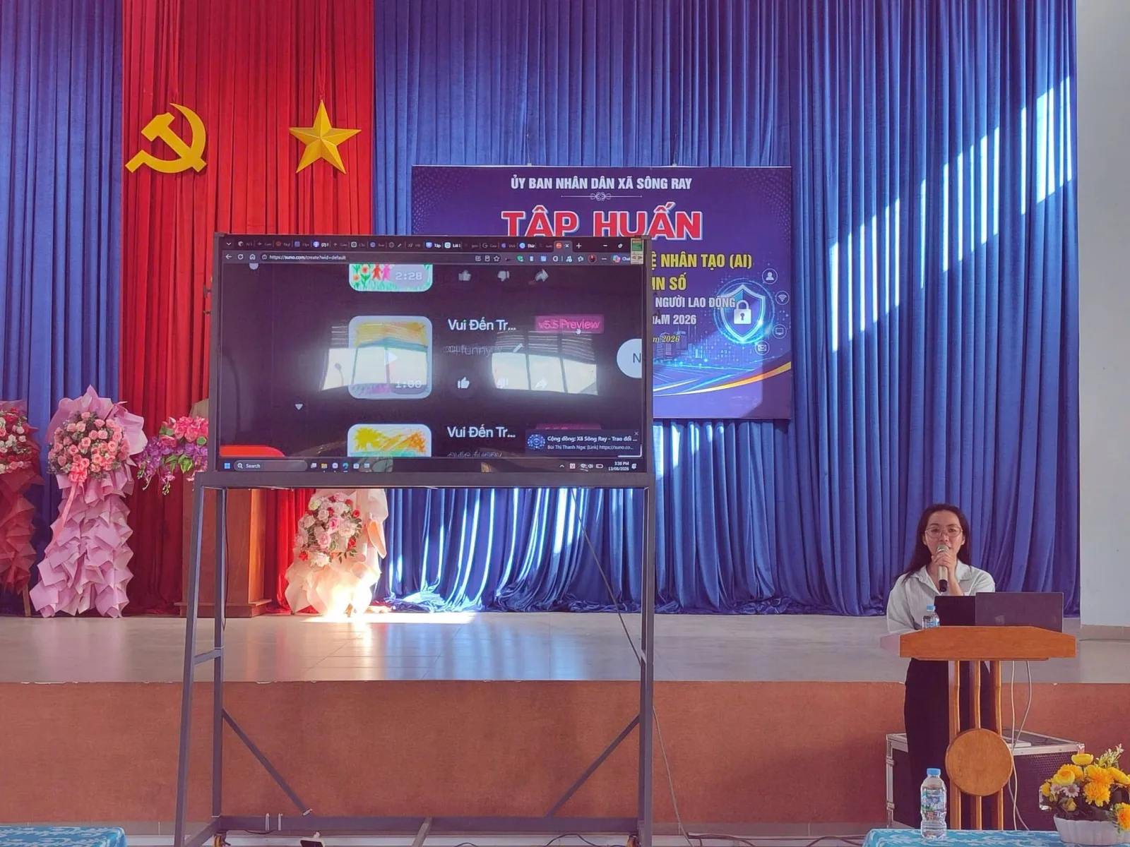 Giảng viên hướng dẫn nội dung ứng dụng AI trong buổi tập huấn tại xã Sông Ray, TP. Đồng Nai