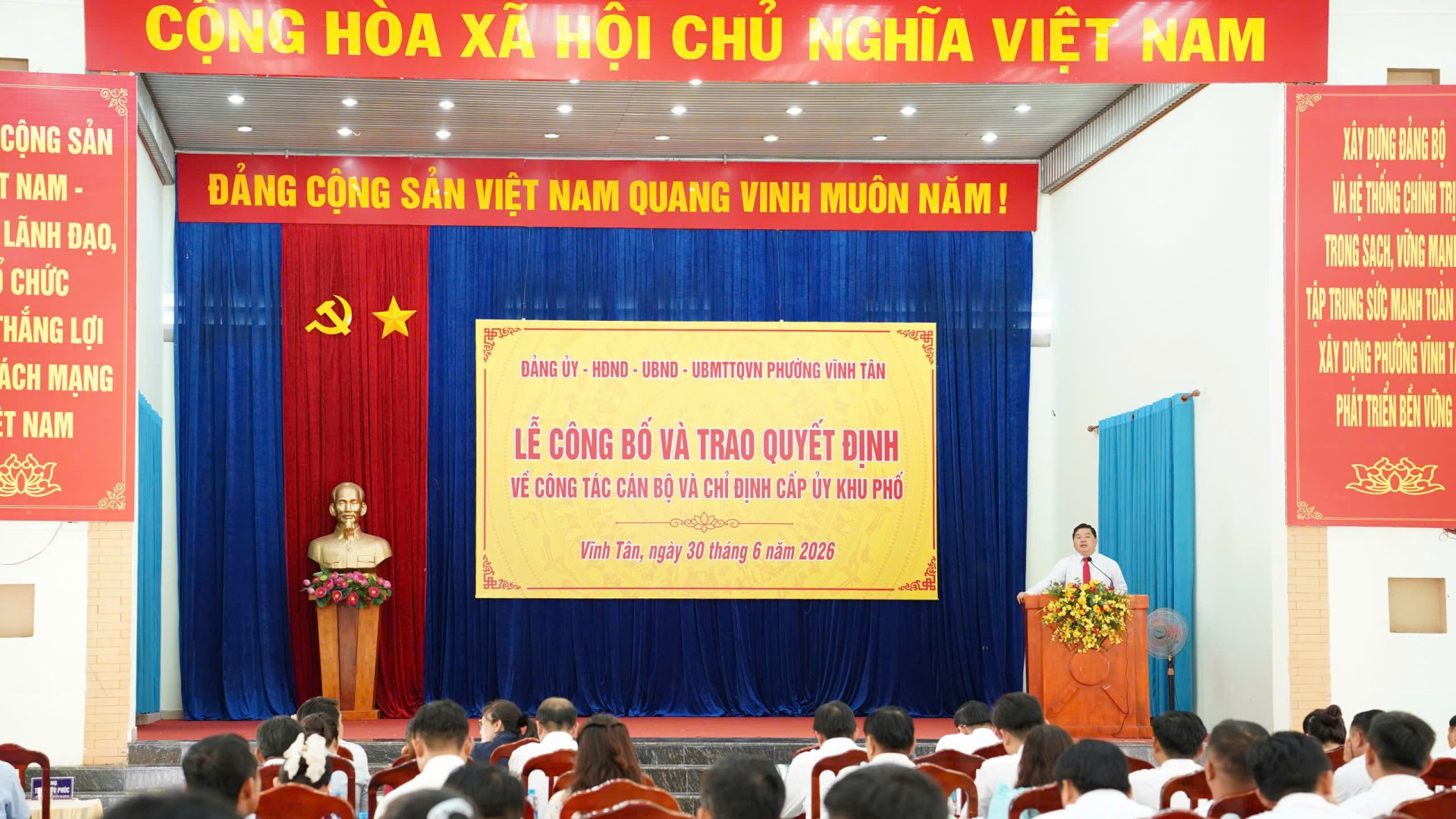PHƯỜNG VĨNH TÂN TỔ CHỨC LỄ CÔNG BỐ VÀ TRAO QUYẾT ĐỊNH VỀ CÔNG TÁC CÁN BỘ VÀ CHỈ ĐỊNH CẤP ỦY  KHU PHỐ