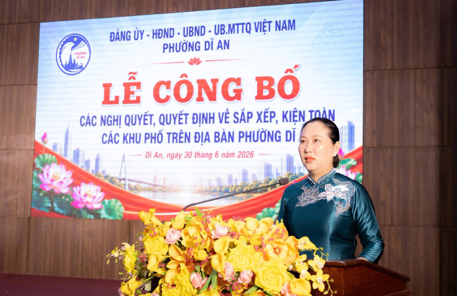 Có thể là hình ảnh về văn bản cho biết 'ĐẢNG ỦY HĐND -UBND . VIỆT NAM PHƯỜNG DĨ AN LỄ CÔNG BỐ CÁC NGHỊ QUYẾT, QUYẾT ĐỊNH VỀ SẮP XẾP, KIỆN TOÀN CÁC KHU PHỐ TRÊN ĐIA BÀN PHƯỜNG DĨ Di An, ngày 30 tháng 6 năm 2026'