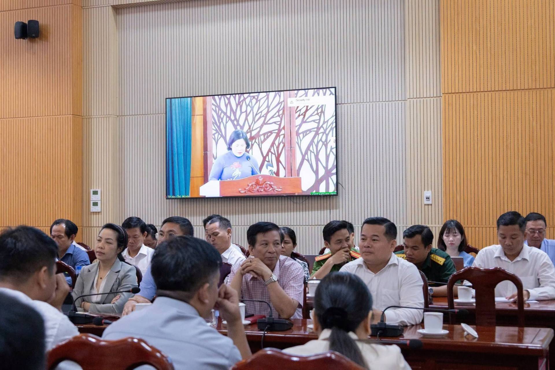 C&oacute; thể l&agrave; h&igrave;nh ảnh về một hoặc nhiều người