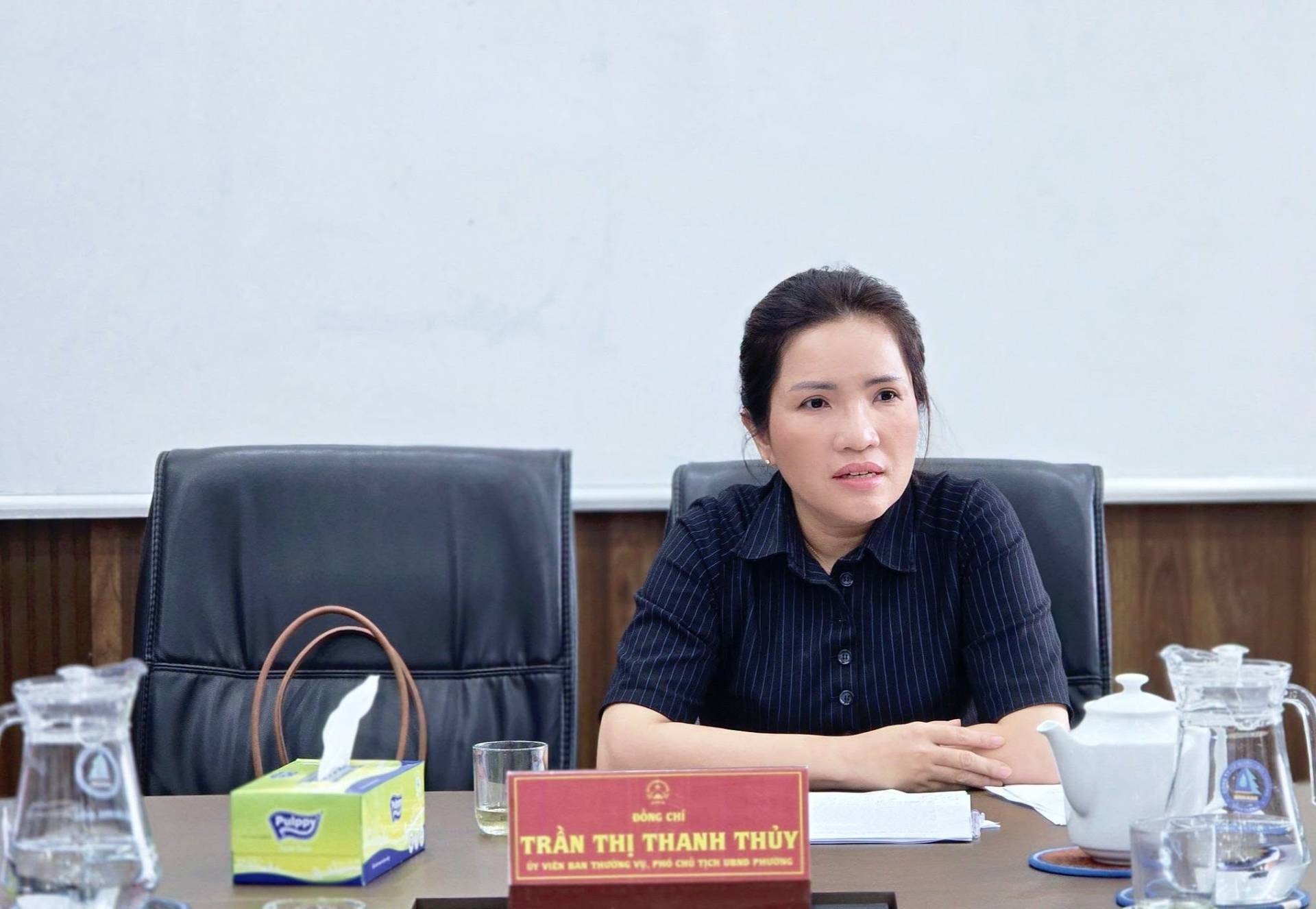 C&oacute; thể l&agrave; h&igrave;nh ảnh về một hoặc nhiều người, mọi người đang học v&agrave; văn bản cho biết 'Pulpey B&Ocirc;NG CH&Iacute; TRẦN TR&Agrave;NTHITHANHTHỦ THỊ THANH THỦY @. Vs. P VIEN VI&Ecirc;A BA T HUDNG Pa N0 000 CH NO n ncN CH BND'