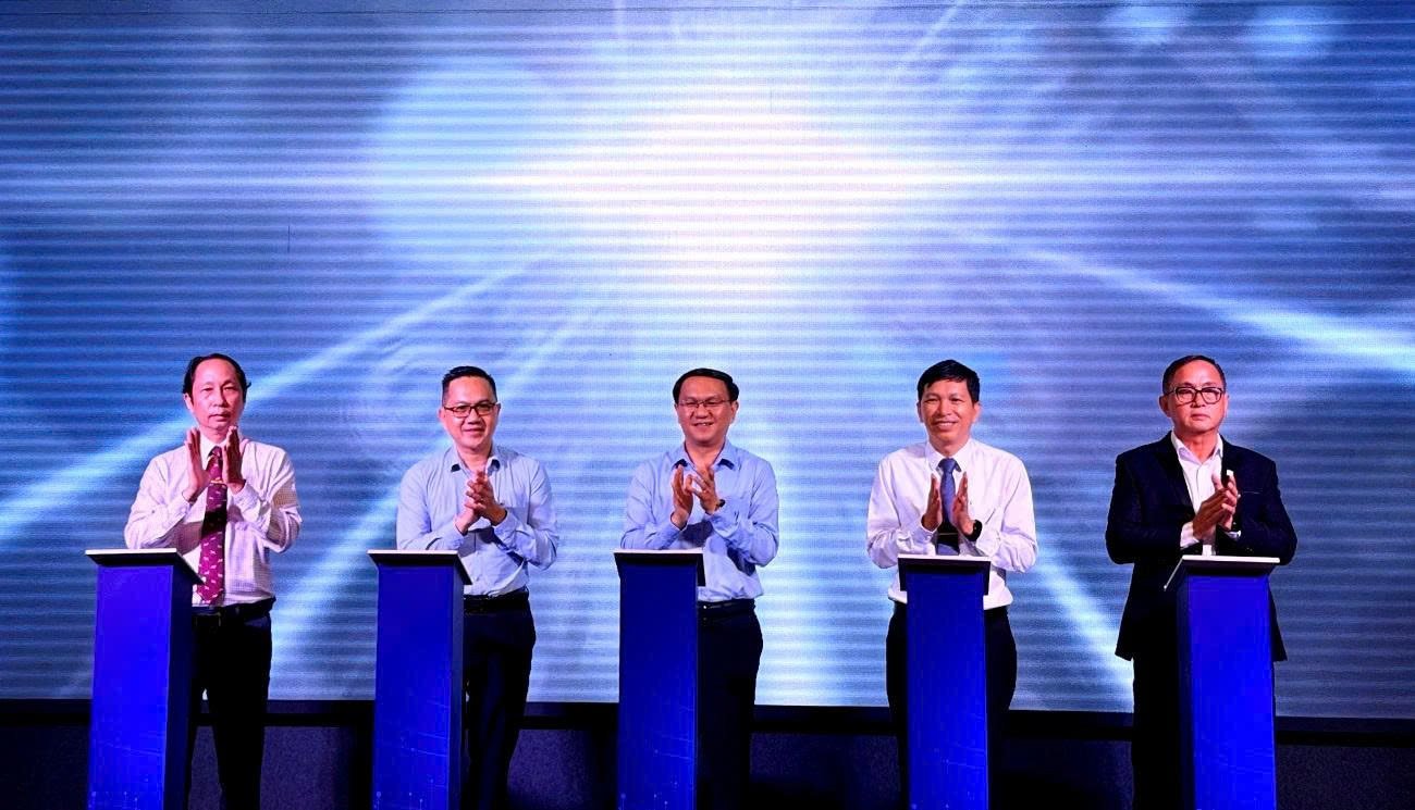 GIAI ĐOẠN 2026 – 2030, ÍT NHẤT 100.000 DOANH NGHIỆP TIẾP CẬN VÀ ỨNG DỤNG CÔNG NGHỆ SỐ, TRÍ TUỆ NHÂN TẠO (AI)