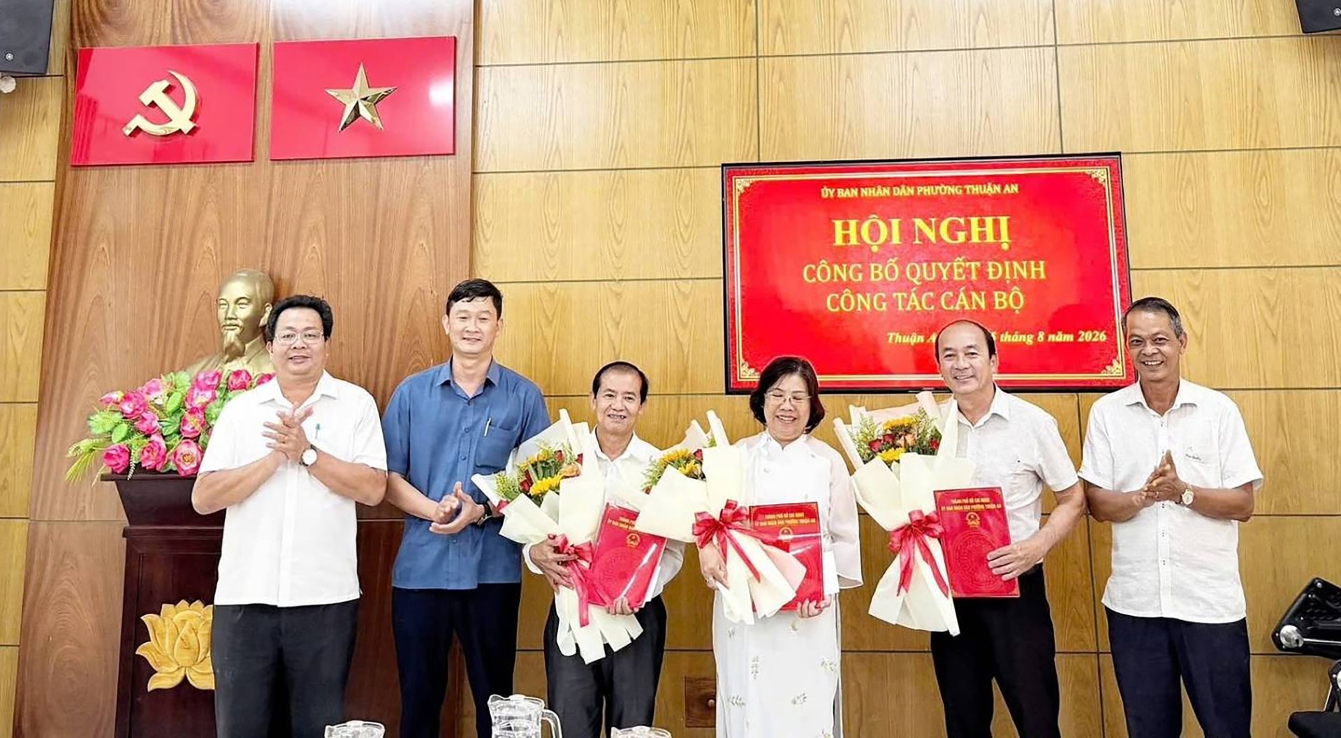 HỘI NGHỊ CÔNG BỐ CÁC QUYẾT ĐỊNH NGHỈ HƯU VÀ CÔNG TÁC CÁN BỘ TẠI CƠ SỞ GIÁO DỤC CÔNG LẬP SAU SẮP XẾP