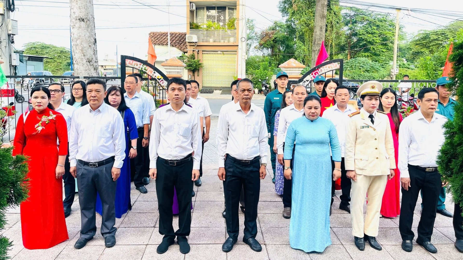 PHƯỜNG THUẬN AN: DÂNG HOA, DÂNG HƯƠNG TƯỞNG NIỆM CÁC ANH HÙNG LIỆT SĨ NHÂN KỶ NIỆM 81 NĂM CÁCH MẠNG THÁNG TÁM THÀNH CÔNG (19/8/1945 - 19/8/2026) VÀ QUỐC KHÁNH 02/9 (02/9/1945 - 02/9/2026)