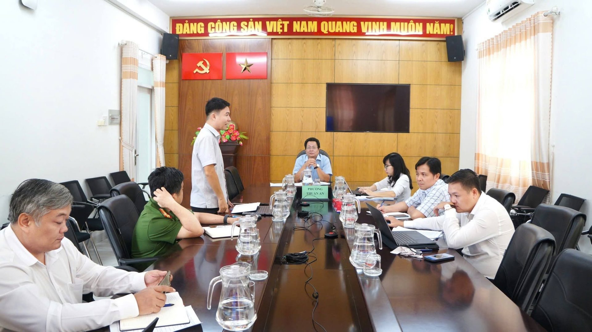 PHƯỜNG THUẬN AN TỔ CHỨC HỌP THÔNG QUA DỰ THẢO KẾ HOẠCH TRIỂN KHAI MÔ HÌNH CHUYỂN ĐỔI SỐ CẤP XÃ THEO CÔNG VĂN SỐ 7370/UBND-VX