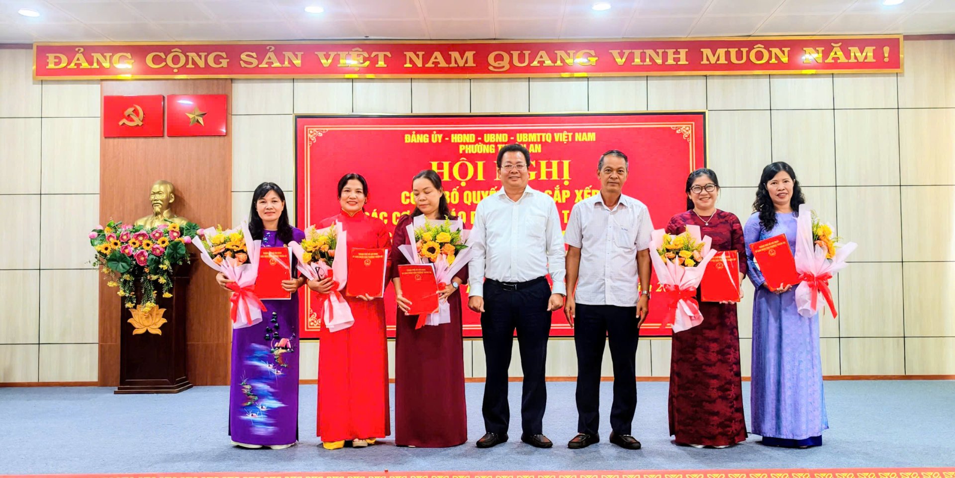 HỘI NGHỊ CÔNG BỐ QUYẾT ĐỊNH SẮP XẾP CÁC CƠ SỞ GIÁO DỤC VÀ CÔNG TÁC CÁN BỘ TẠI CÁC CƠ SỞ GIÁO DỤC CÔNG LẬP SAU SẮP XẾP