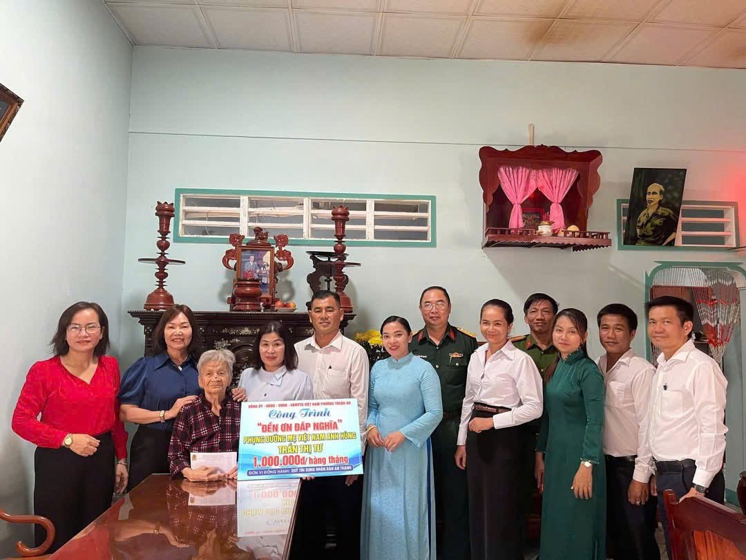LỄ TRAO TẶNG CÔNG TRÌNH "ĐỀN ƠN ĐÁP NGHĨA" PHỤNG DƯỠNG SUỐT ĐỜI MẸ VIỆT NAM ANH HÙNG TRẦN THỊ TƯ