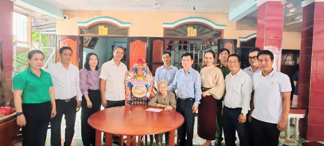 THĂM VÀ TẶNG QUÀ CÁC GIA ĐÌNH CHÍNH SÁCH NHÂN KỶ NIỆM 79 NĂM NGÀY THƯƠNG BINH - LIỆT SĨ (27/7/1947 - 27/7/2026)