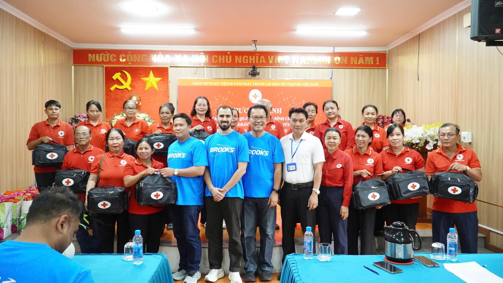 PHƯỜNG ĐÔNG HÒA TRAO TẶNG QUÀ CHO GIA ĐÌNH CHÍNH SÁCH VÀ ĐỐI TƯỢNG KHÓ KHĂN