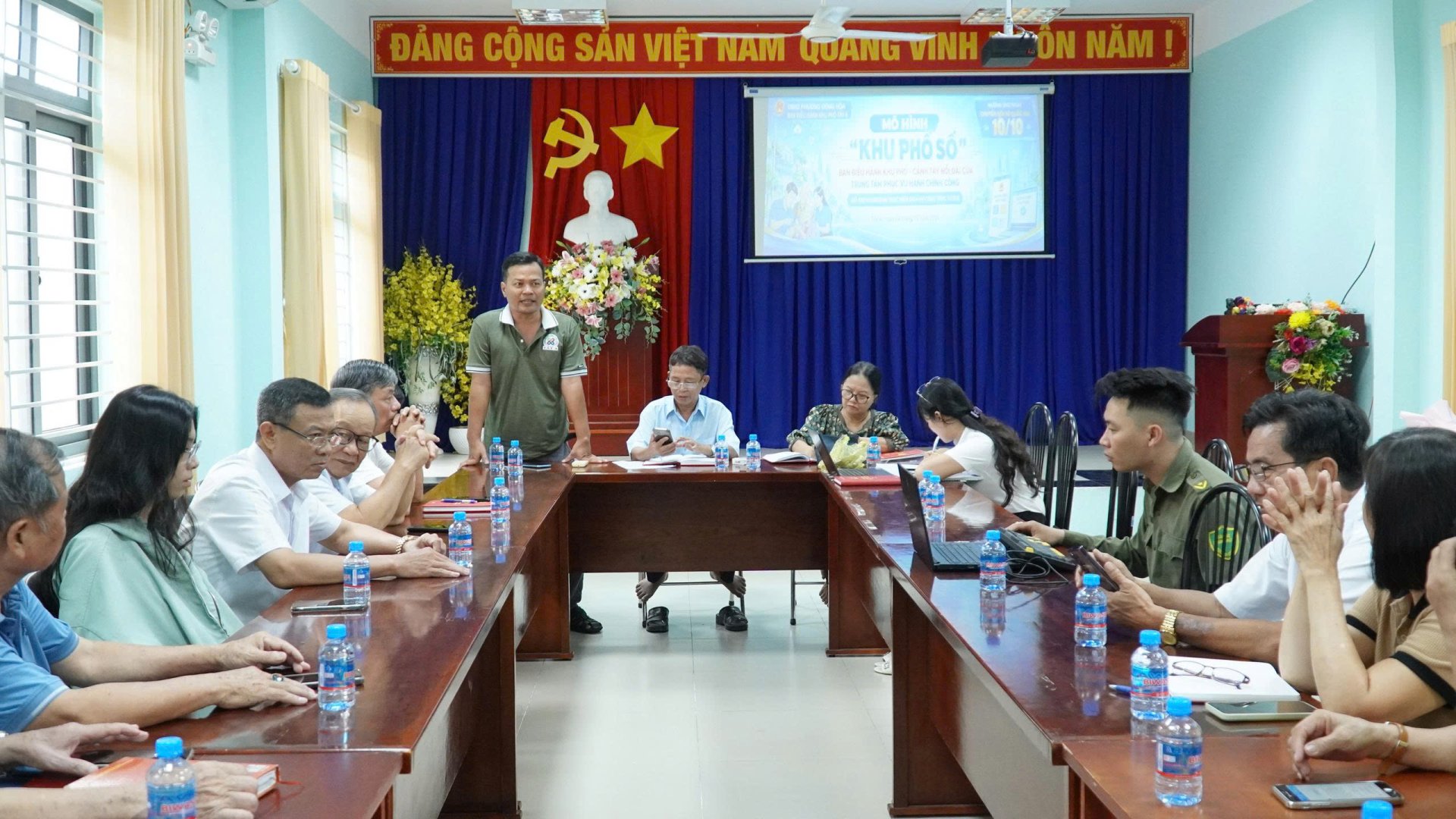 KHU PHỐ TÂY A LỒNG GHÉP MÔ HÌNH “KHU PHỐ SỐ”, HƯỚNG DẪN ĐẢNG VIÊN THỰC HIỆN THỦ TỤC HÀNH CHÍNH TRONG ĐẢNG TRÊN MÔI TRƯỜNG ĐIỆN TỬ
