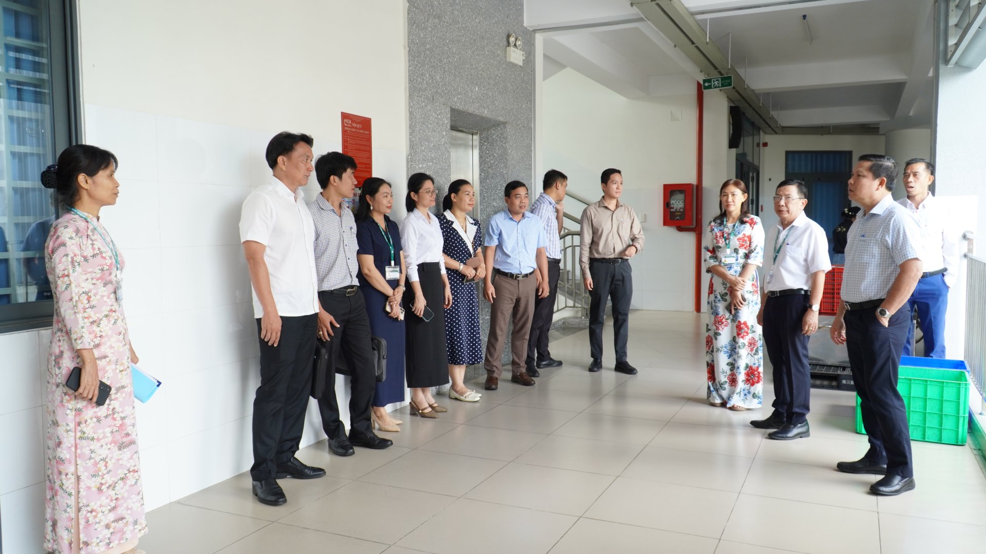 ĐÔNG HÒA THĂM NẮM TÌNH HÌNH HOẠT ĐỘNG TRƯỜNG TIỂU HỌC BÌNH AN SAU SẮP XẾP