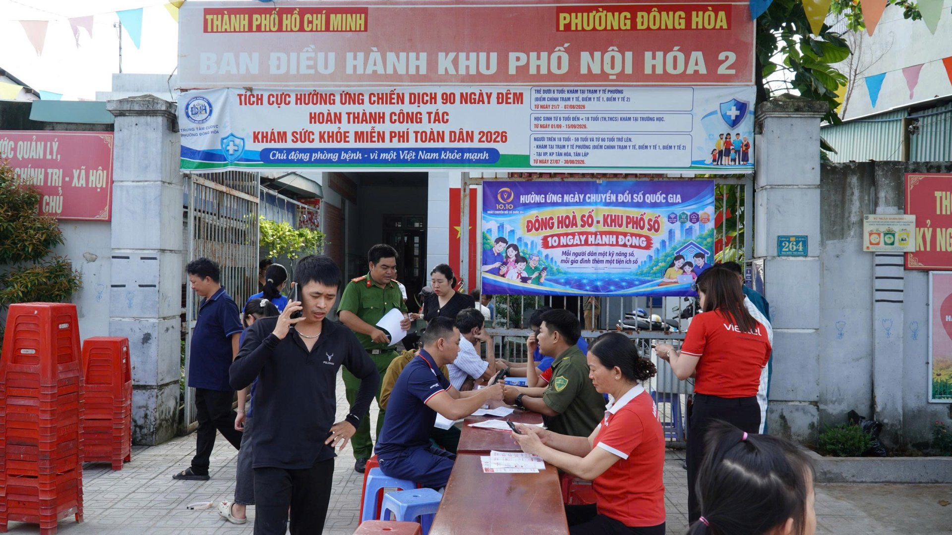 KHU PHỐ NỘI HÓA 2- HƯỚNG DẪN NGƯỜI DÂN SỬ DỤNG DỊCH VỤ CÔNG TRỰC TUYẾN — CHÀO MỪNG NGÀY CHUYỂN ĐỔI SỐ 10/10