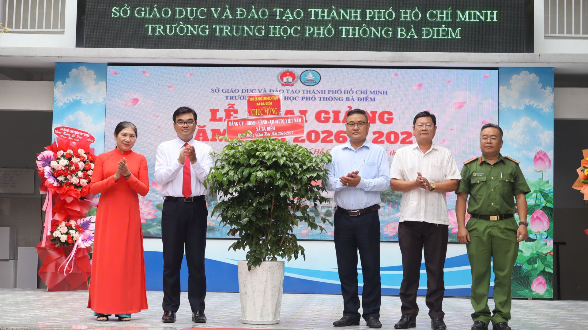 TRƯỜNG THPT BÀ ĐIỂM TỔ CHỨC LỄ KHAI GIẢNG NĂM HỌC 2026 - 2027