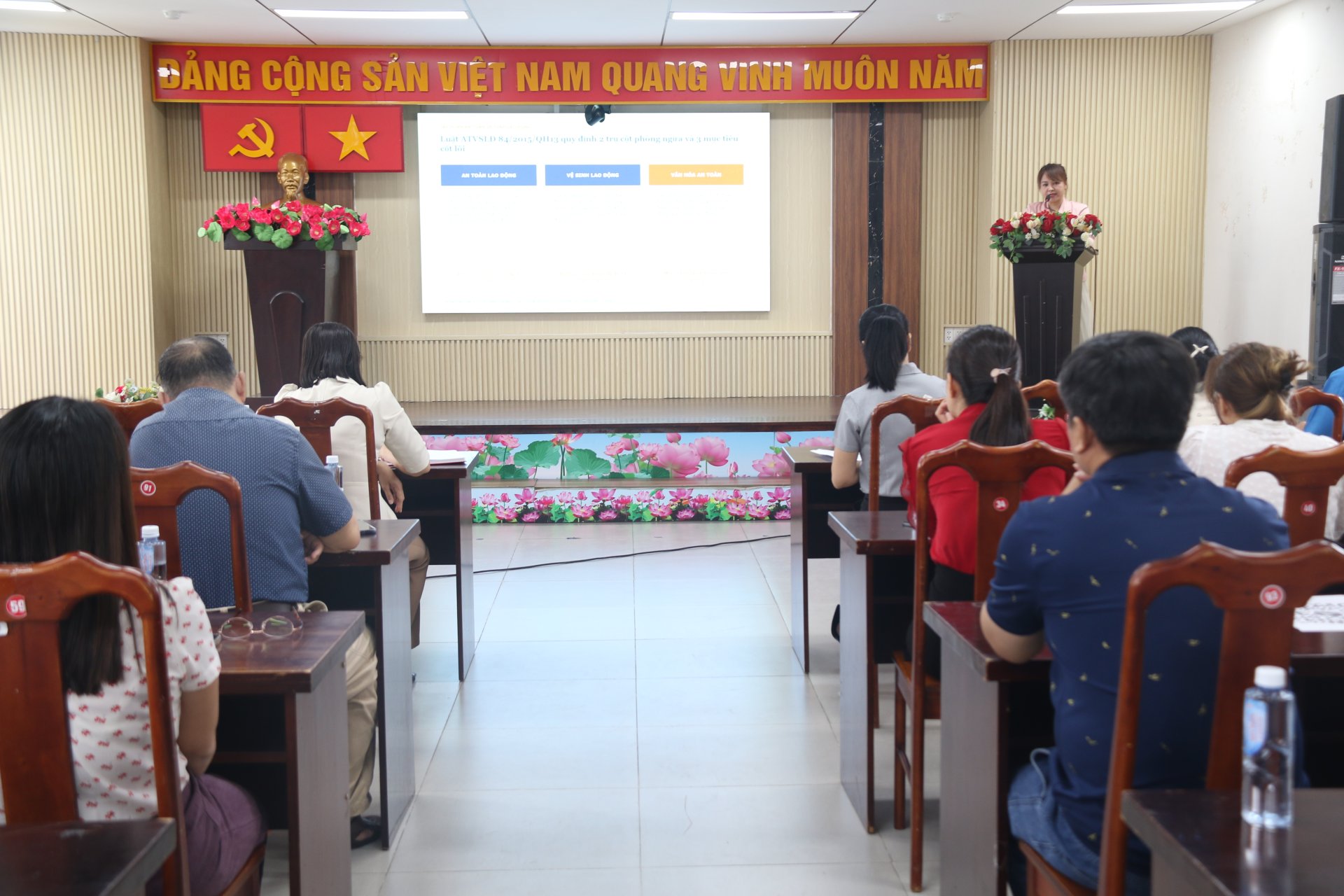 UBND XÃ BÀ ĐIỂM TỔ CHỨC HỘI NGHỊ TRIỂN KHAI QUY ĐỊNH  VỀ AN TOÀN, VỆ SINH LAO ĐỘNG CHO DOANH NGHIỆP