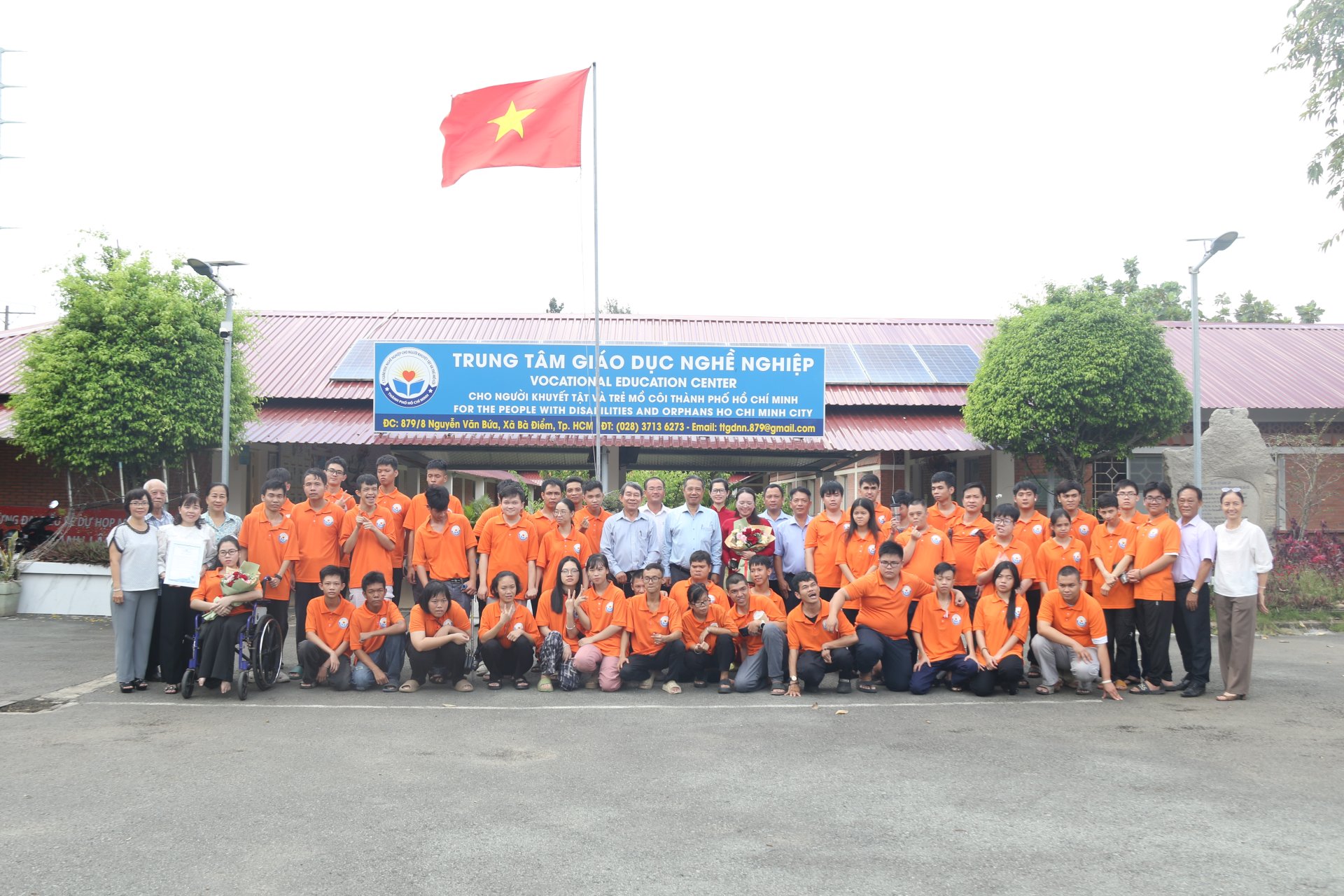 XÃ BÀ ĐIỂM TỔ CHỨC LỄ TRAO KINH PHÍ HỌC TẬP ĐẾN HỌC VIÊN TRUNG TÂM GIÁO DỤC NGHỀ NGHIỆP CHO NGƯỜI KHUYẾT TẬT  VÀ TRẺ MỒ CÔI TPHCM
