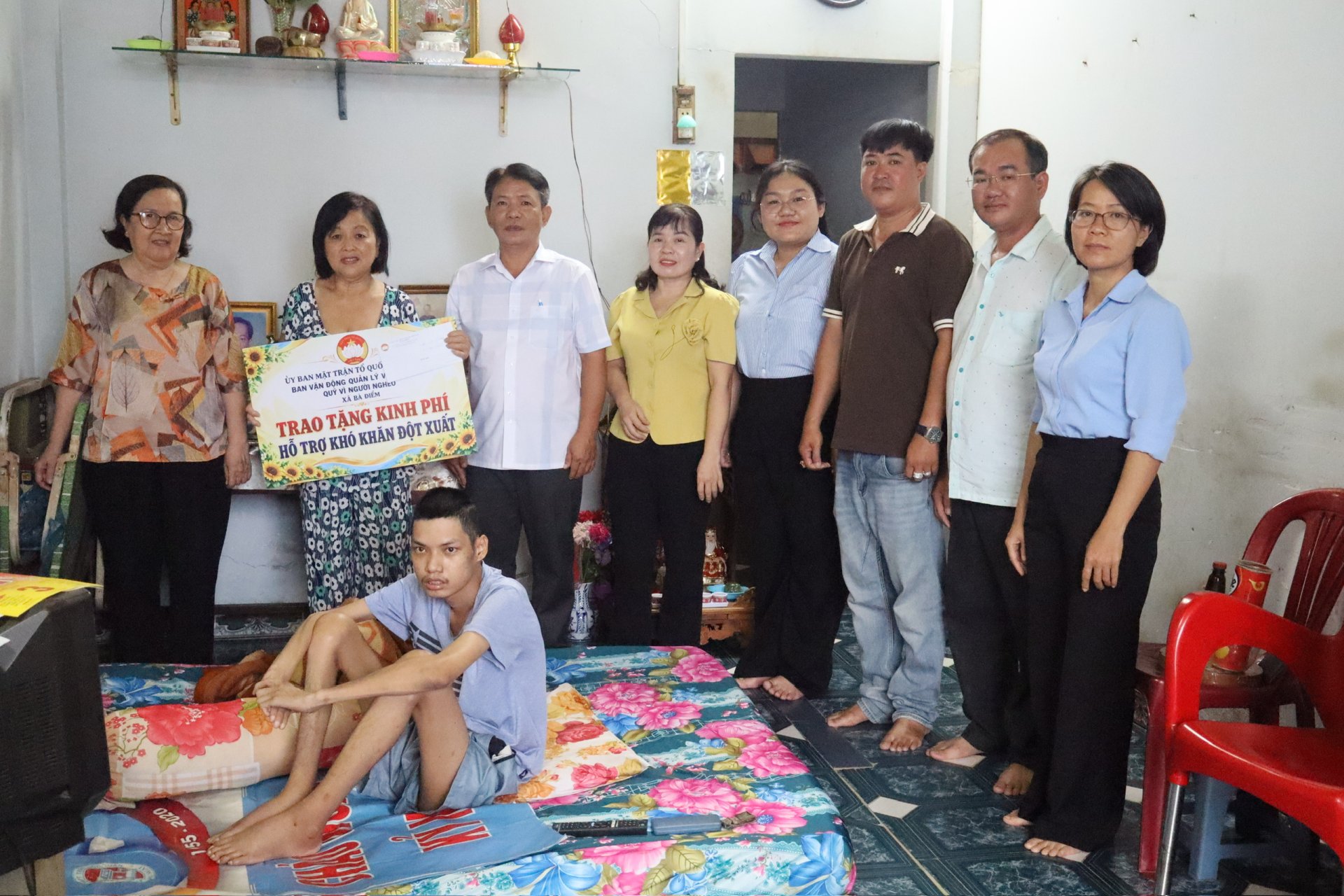 ỦY BAN MẶT TRẬN TỔ QUỐC - BAN VẬN ĐỘNG, QUẢN LÝ VÀ SỬ DỤNG QUỸ “VÌ NGƯỜI NGHÈO” XÃ BÀ ĐIỂM KỊP THỜI HỖ TRỢ KHÓ KHĂN ĐỘT XUẤT CHO GIA ĐÌNH BÀ ĐỖ THỊ THỦY