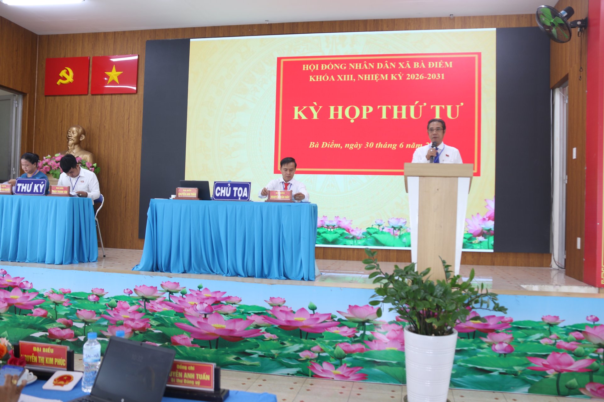 HĐND XÃ BÀ ĐIỂM TỔ CHỨC KỲ HỌP THỨ TƯ