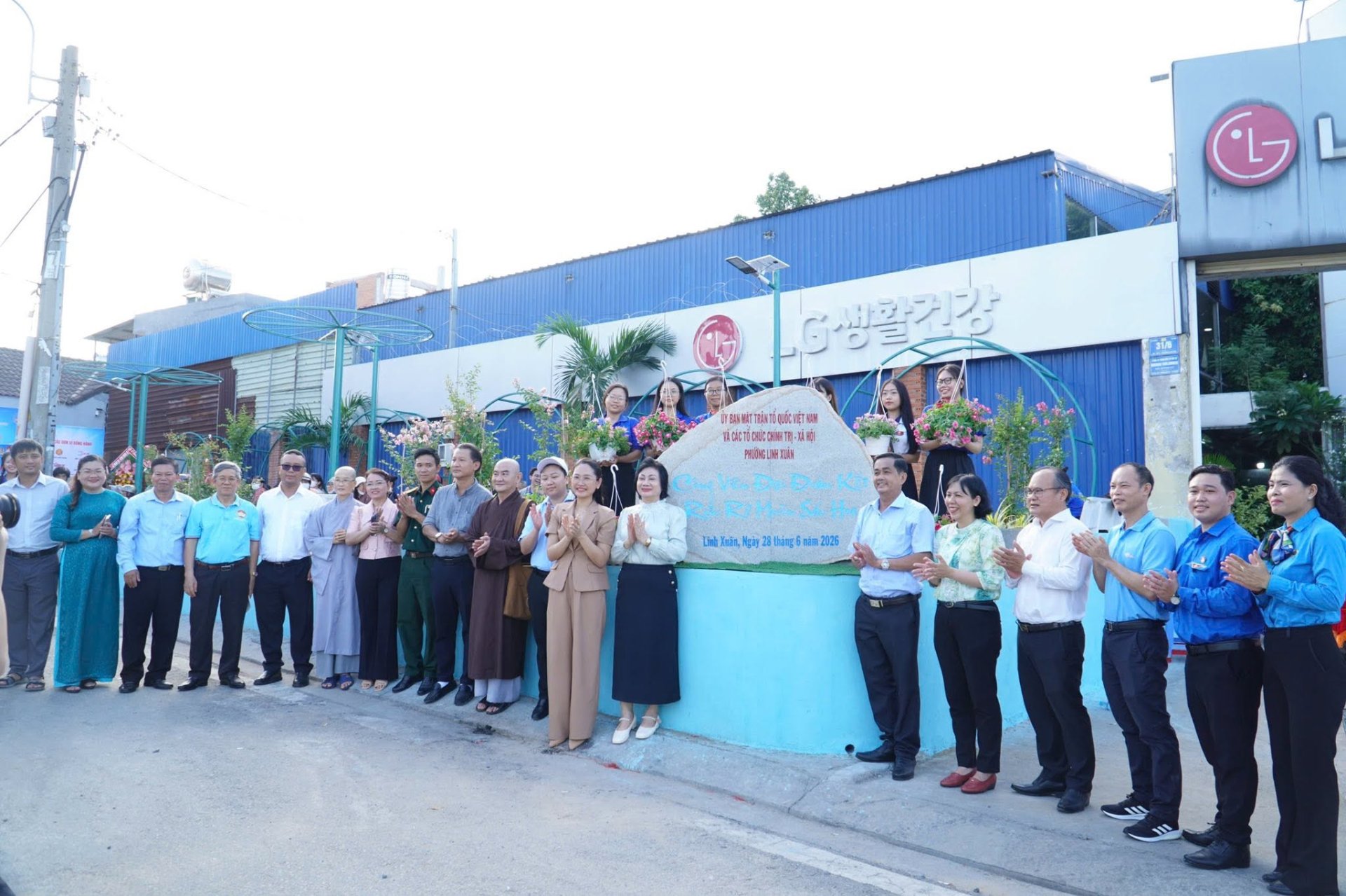 KHÁNH THÀNH CÔNG TRÌNH “CÔNG VIÊN ĐẠI ĐOÀN KẾT – RỰC RỠ MUÔN SẮC HOA”