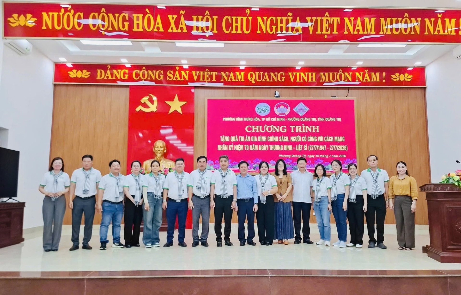 TỔ CHỨC TRAO TẶNG QUÀ TRI ÂN GIA ĐÌNH CHÍNH SÁCH, NGƯỜI CÓ CÔNG CÁCH MẠNG TẠI PHƯỜNG QUẢNG TRỊ, TỈNH QUẢNG TRỊ
