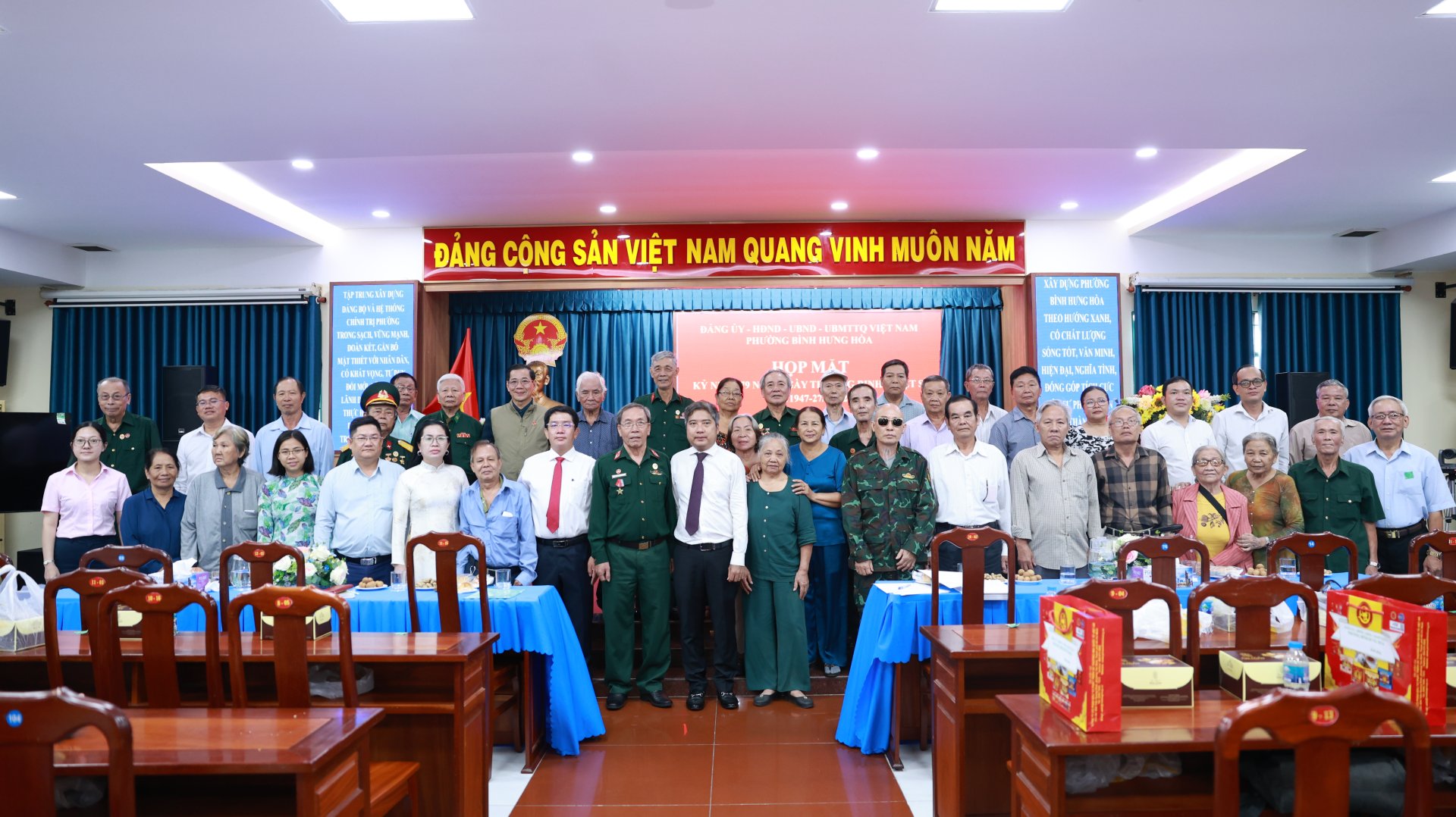 HỌP MẶT KỶ NIỆM 79 NĂM NGÀY THƯƠNG BINH - LIỆT SĨ: LAN TỎA ĐẠO LÝ "UỐNG NƯỚC NHỚ NGUỒN"