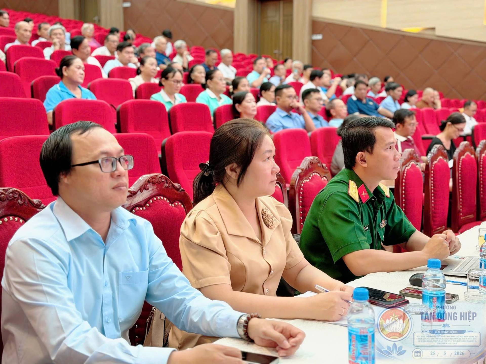 Có thể là hình ảnh về một hoặc nhiều người, mọi người đang học và văn bản cho biết 'HبS (Orl PHƯĞNG ƯỜNG TANGONG HIỆP 2 美W 25/5/2026 / 5 2026'