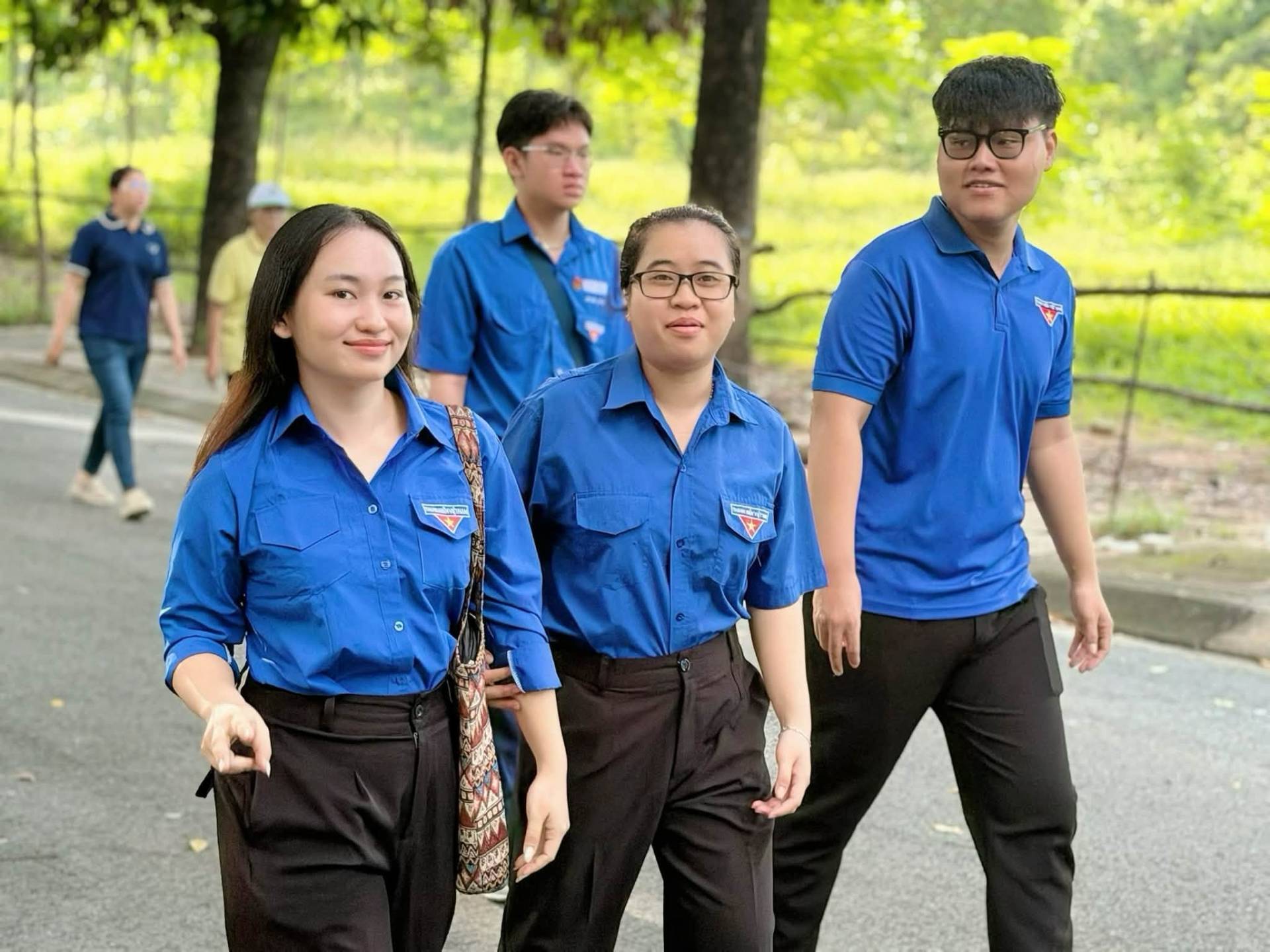 Có thể là hình ảnh về một hoặc nhiều người, kèn clarinet, kèn oboe và sáo