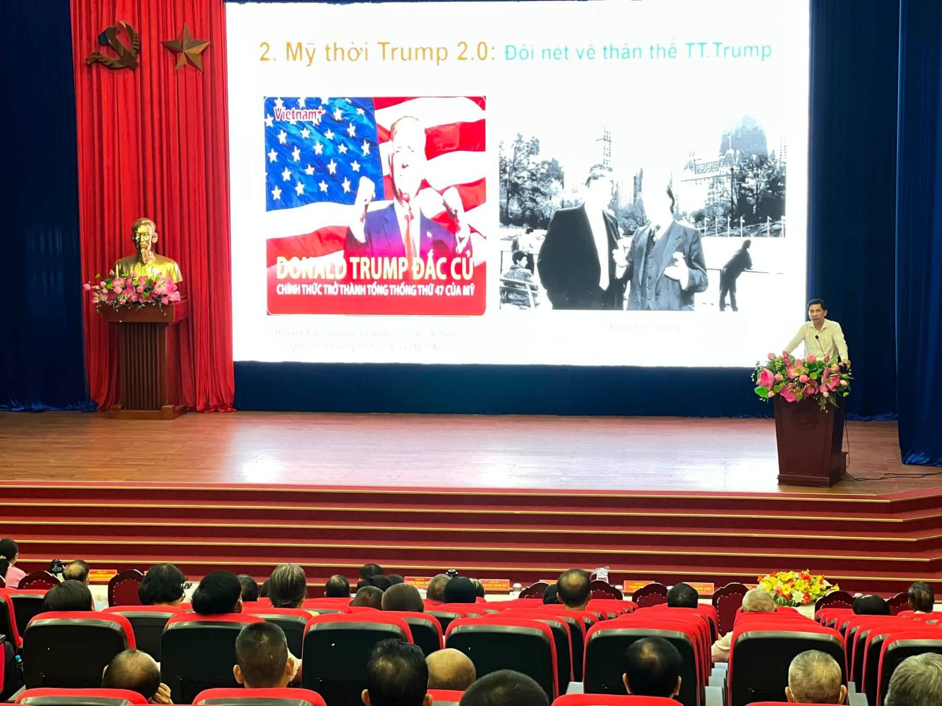 Có thể là hình ảnh về cái bục và văn bản