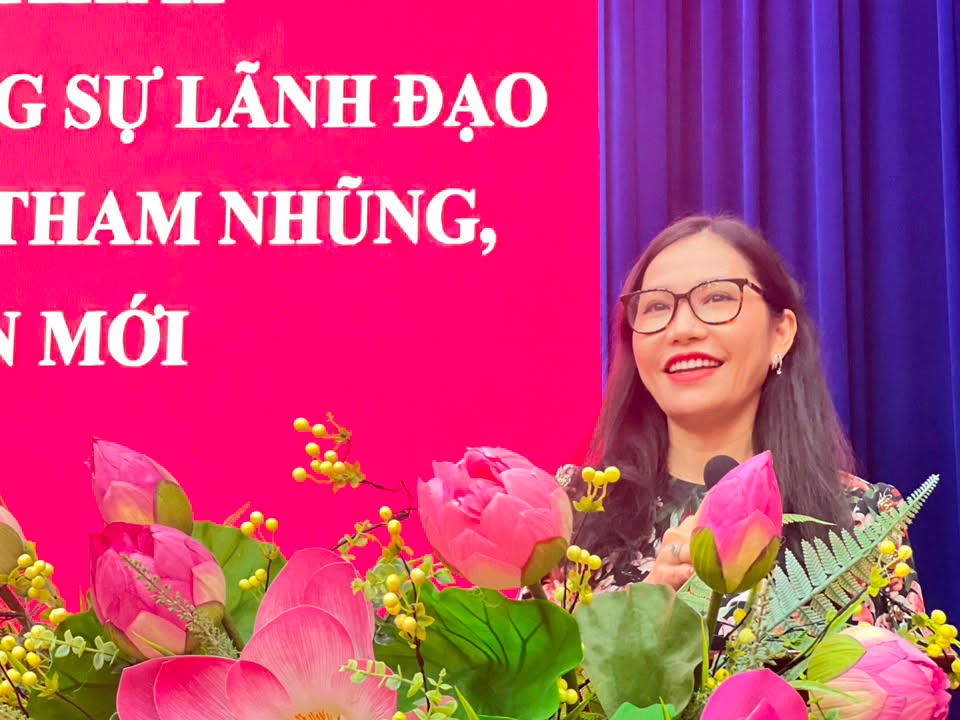 Có thể là hình ảnh về văn bản cho biết 'G SỰ LÃNH ĐẠO rHAΜ NHỮNG, J MỚI'