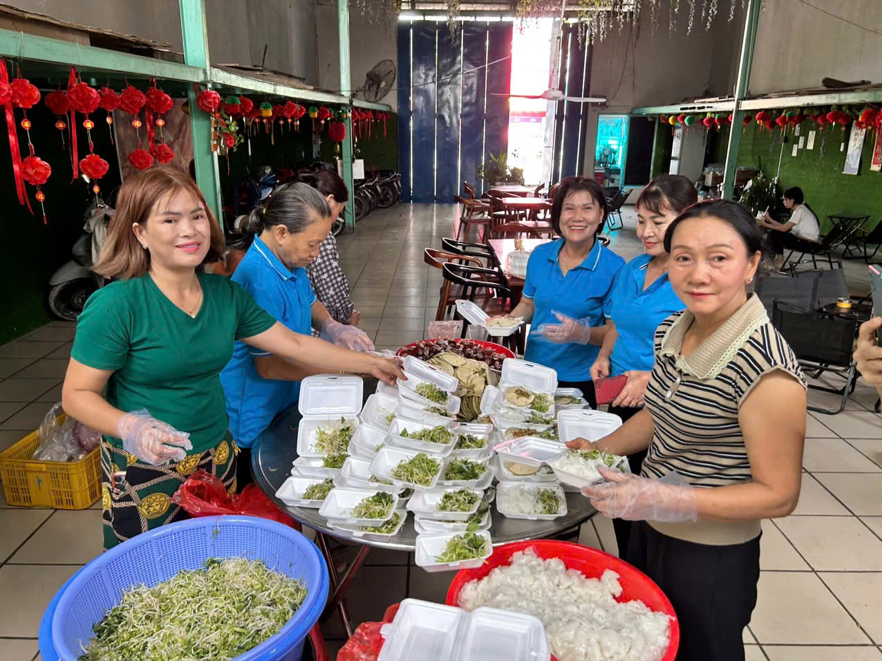 C&oacute; thể l&agrave; h&igrave;nh ảnh về một hoặc nhiều người