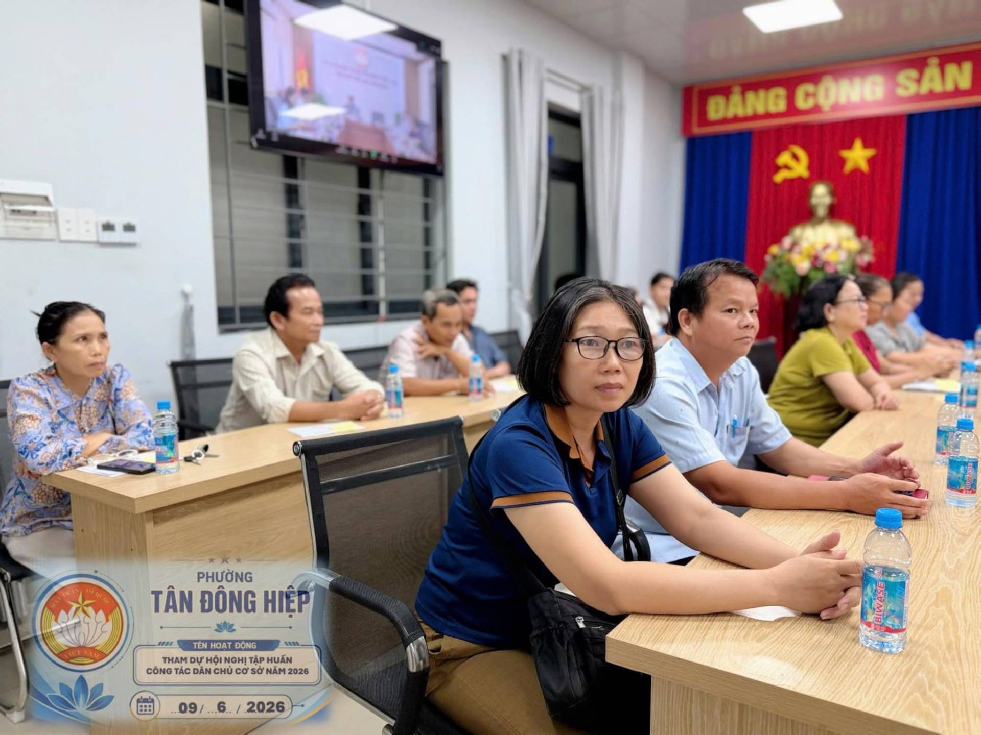 Có thể là hình ảnh về một hoặc nhiều người và văn bản cho biết 'BÁNG CỘNG SẢN PHƯỜNG TÂN ĐỒNG TÂNĐÔNGHIỆP HIỆP 逃 ENHOATDONG vn น่ผบลั THAM ỰHG HÔINGH TẬP ลี CÔNG ÁC cHύc 2026 09/ 2026 ኒዮልድም'