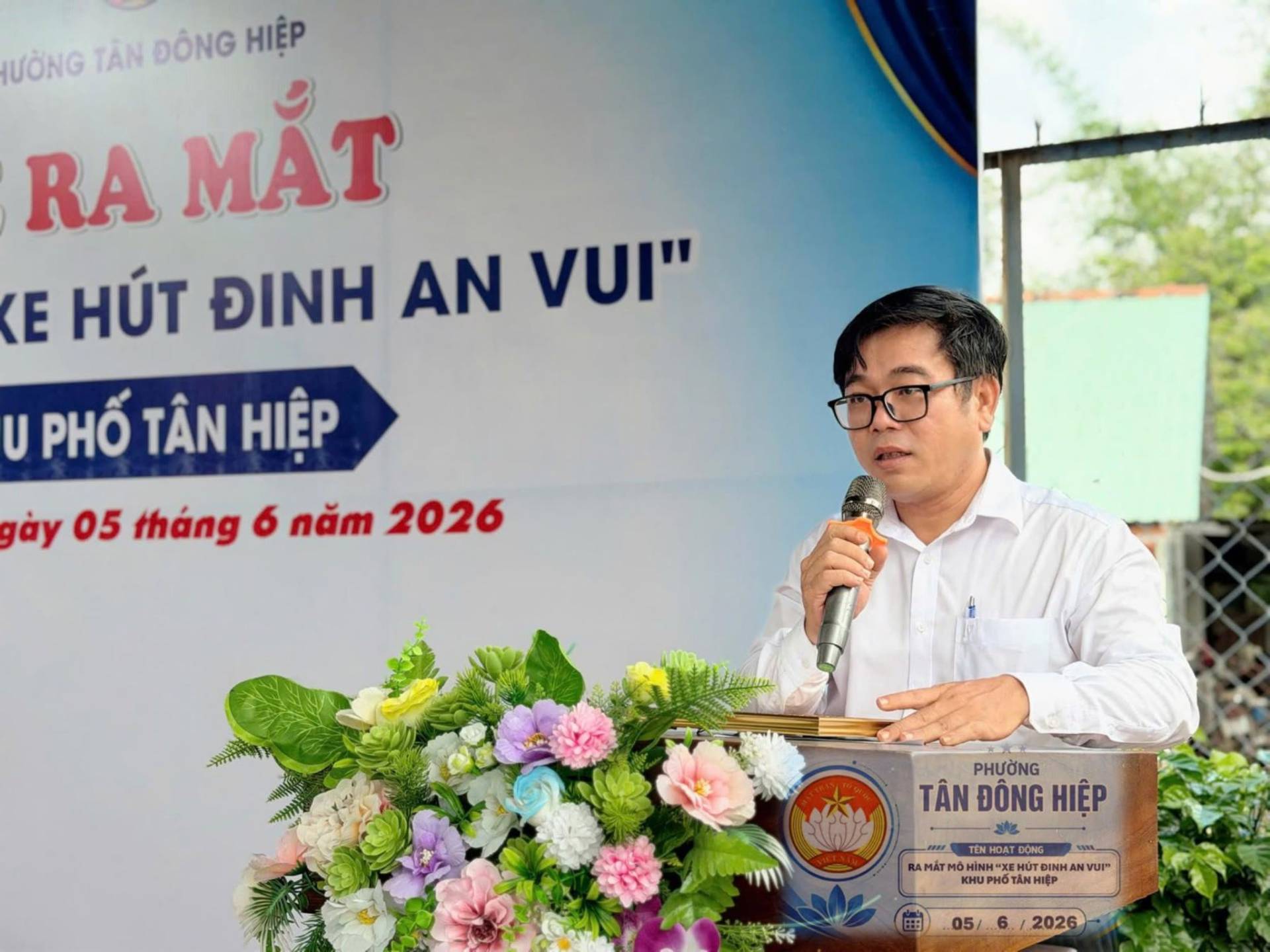 Có thể là hình ảnh về văn bản cho biết 'ƯỠNG TÂN ĐÔNG HIỆP RA MẮT KE HÚT ĐINH AN VUI" บ PHỐ TÂN HIỆP gày 05 tháng 6 năm 2026 PHƯỜNG TÂNĐÔNGHIỆP TÂN ĐÔNG HIỆP m HOAT RAMÁTM HINH*XEHÚT υΡHόΆΝHu VUP 05/ 6/2026'