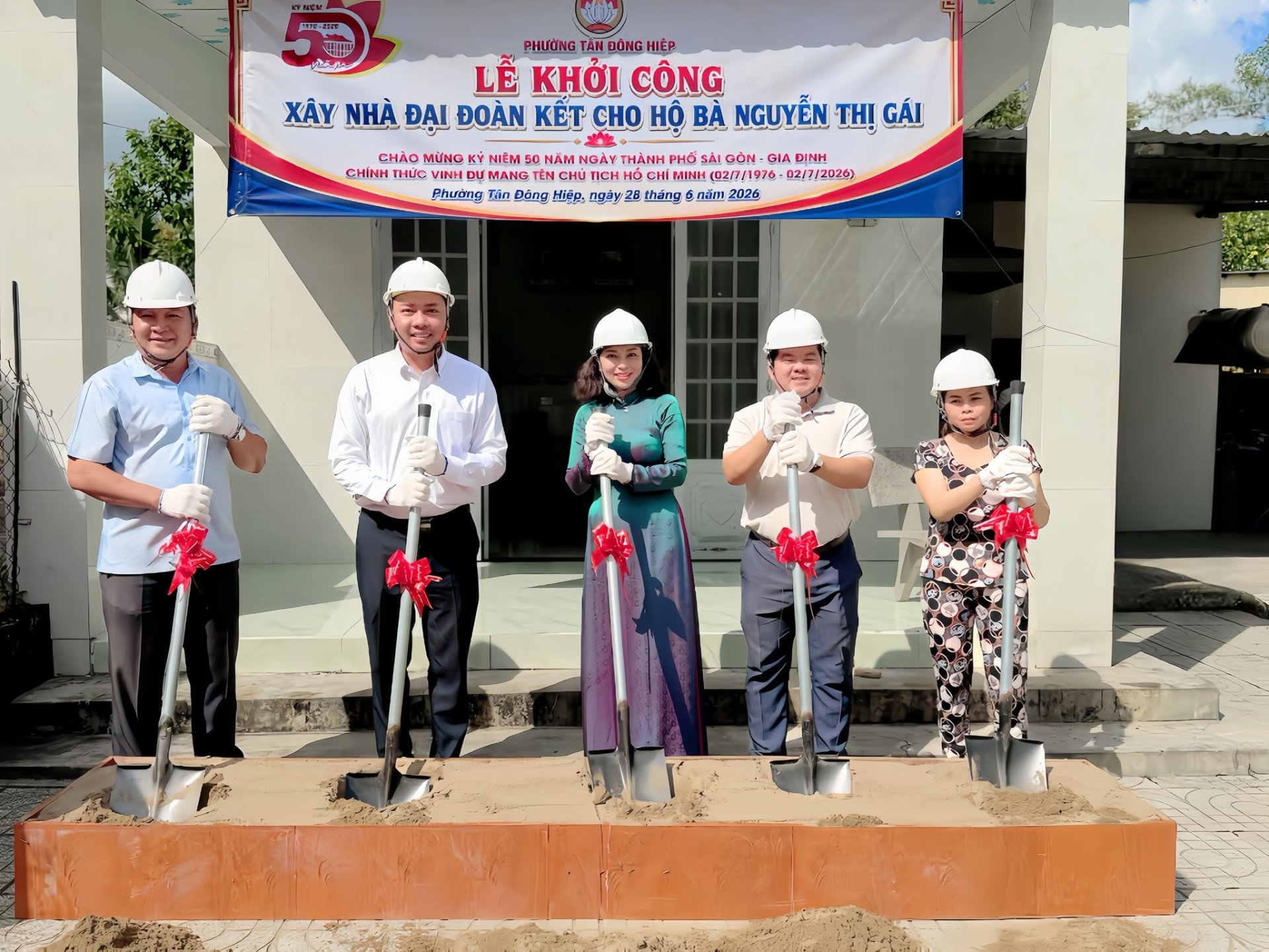 Khởi công xây dựng nhà Đại đoàn kết cho hộ bà Nguyễn Thị Gái
