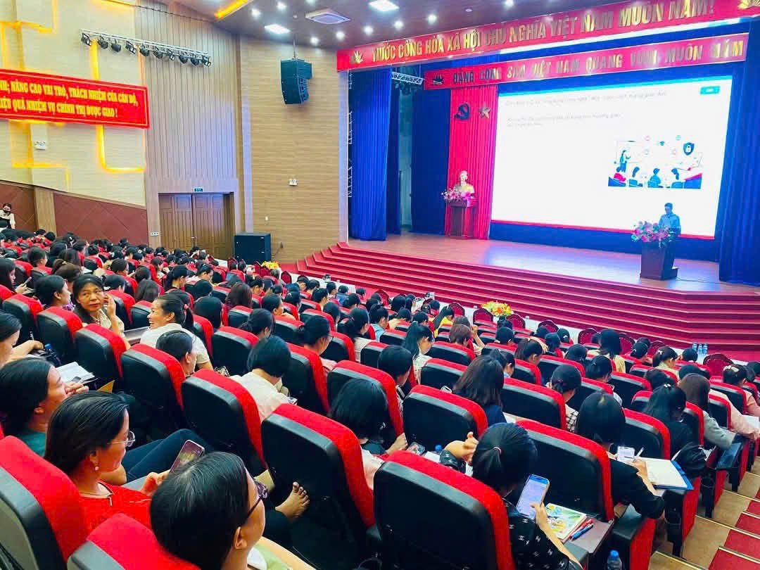 PHƯỜNG TÂN ĐÔNG HIỆP BỒI DƯỠNG, TẬP HUẤN LÝ LUẬN CHÍNH TRỊ HÈ NĂM 2026 CHO GIÁO VIÊN