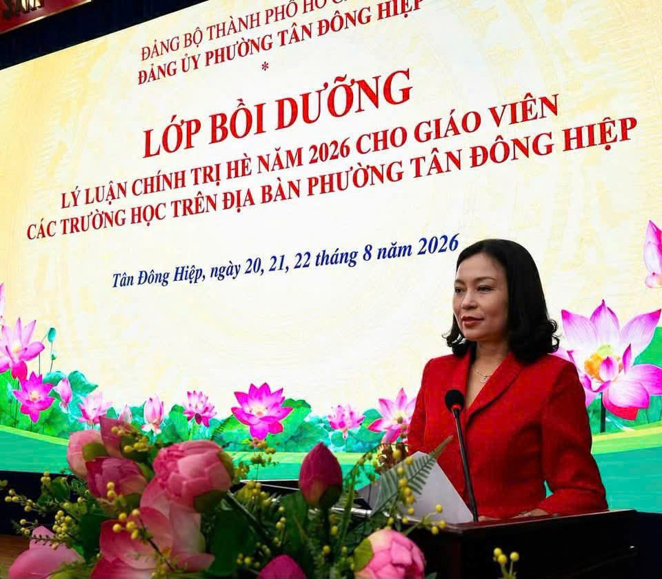 PHƯỜNG TÂN ĐÔNG HIỆP KHAI GIẢNG LỚP BỒI DƯỠNG, TẬP HUẤN LÝ LUẬN CHÍNH TRỊ HÈ NĂM 2026 CHO GIÁO VIÊN