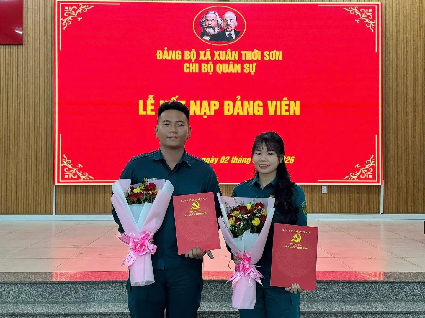 CHI BỘ QUÂN SỰ XÃ XUÂN THỚI SƠN TỔ CHỨC LỄ KẾT NẠP ĐẢNG VIÊN