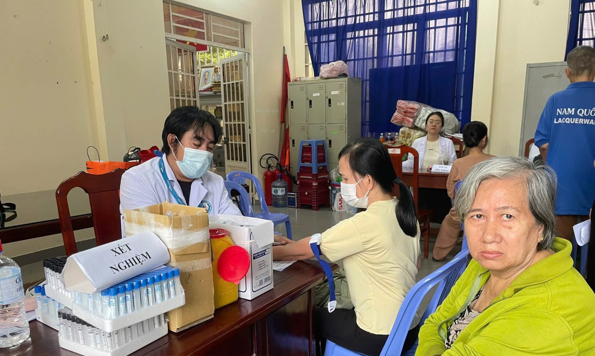 NGHỈ LỄ 2/9 – CÁN BỘ Y TẾ VẪN Ở ĐÓ, CHỜ BÀ CON ĐẾN KHÁM SỨC KHỎE